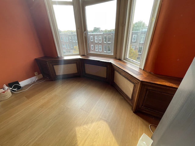 Maatwerk Vensterbank met Radiatorombouw in Rotterdam – Massief Eiken in Jaren ’30 Appartement