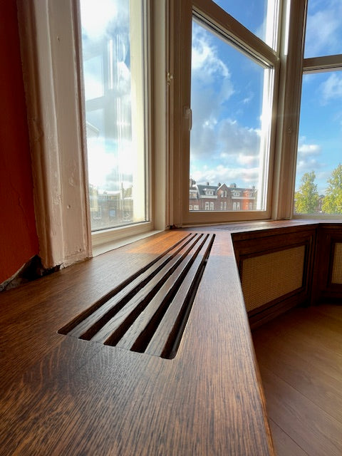 Maatwerk Vensterbank met Radiatorombouw in Rotterdam – Massief Eiken in Jaren ’30 Appartement