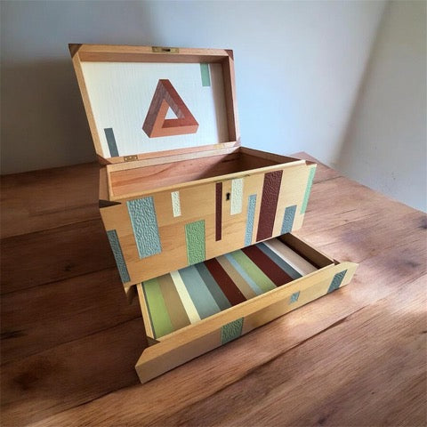 Ambachtelijke Houten Kist met Lade en Slot